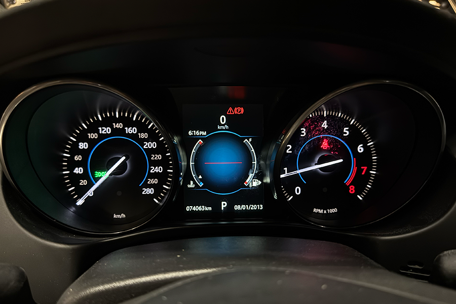 Jaguar XE Pure Luxury